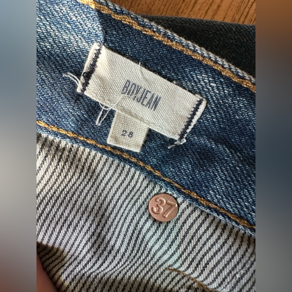 Madewell women’s distressed boyjean style jeans. Size 28. - Picture 5 of 9